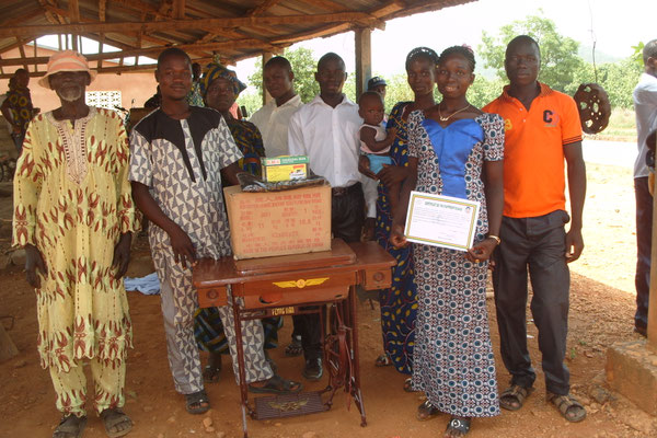 Remise d’un kit de couture