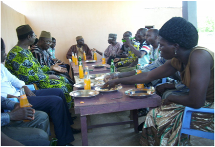 Réunion autour d’une table