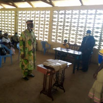 Remise de diplômes dans une salle