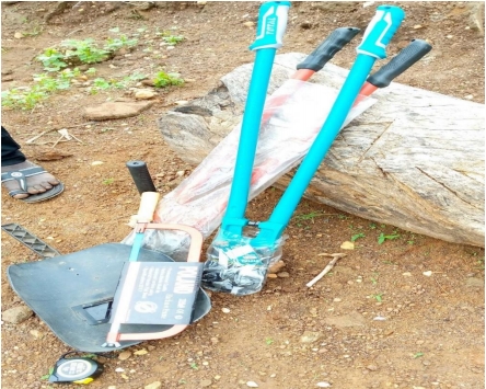 Matériel et miroirs de coiffure