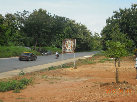 Le panneau de l&rsquo;institution sur la RN1