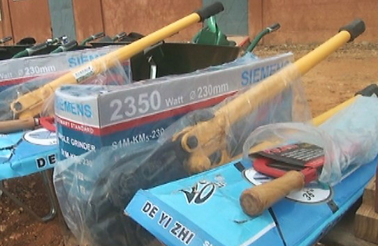 Outils et brouettes emballés