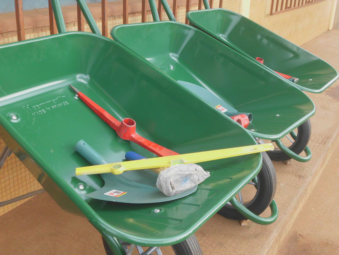 Brouettes et outils de maçonnerie