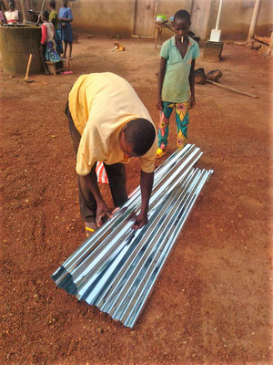 Déchargement de tubes métalliques