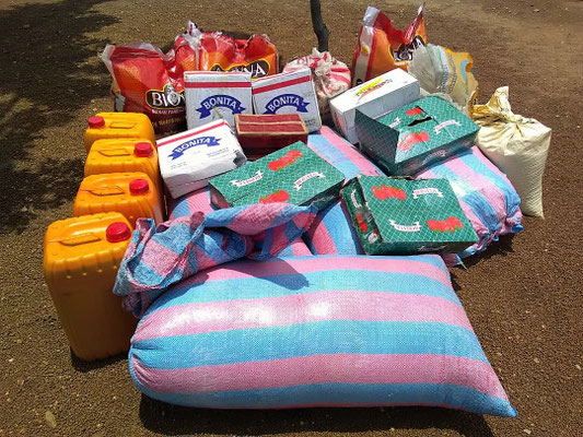 Kits et bidons empilés