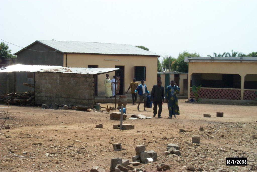Cour et bâtiments du foyer