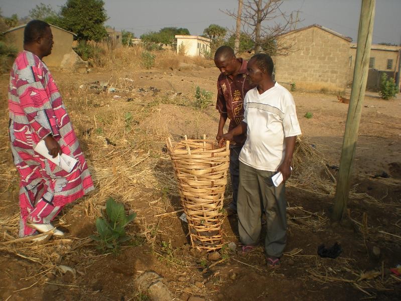 Visite dans le jardin du foyer