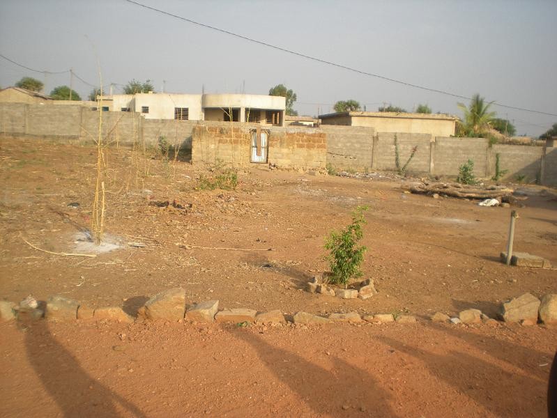 Cour du foyer en saison sèche